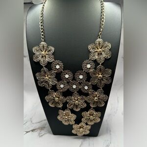 Elegant Floral Gold Necklace